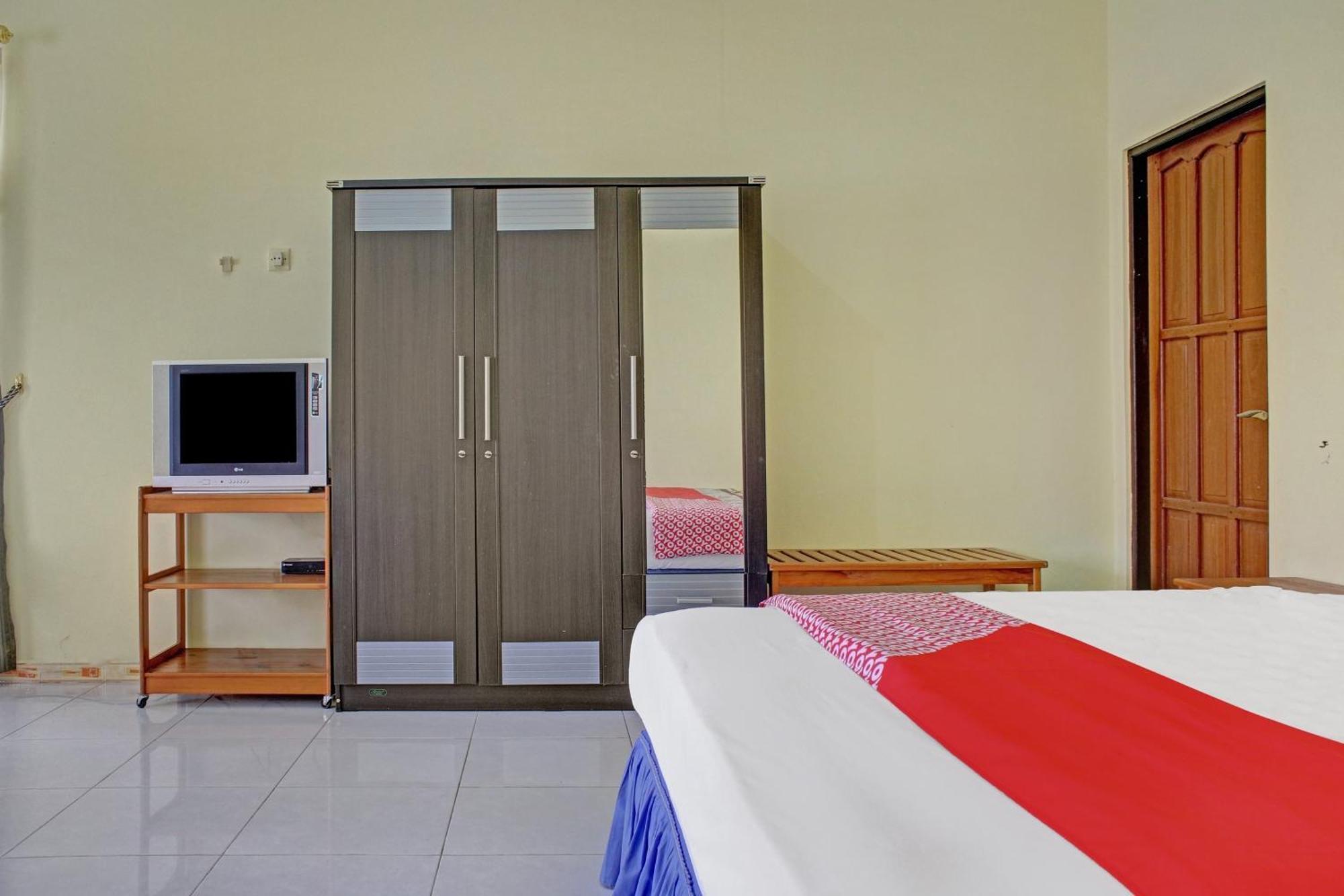 Oyo 90423 Hotel Aman Palangkaraya Bagian luar foto