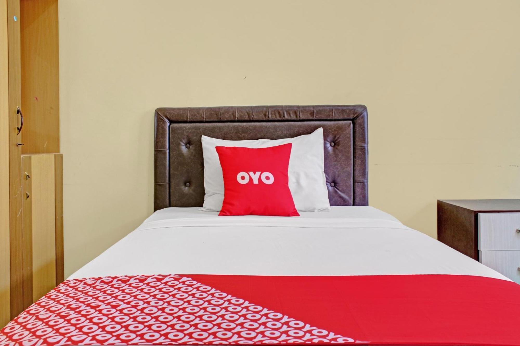 Oyo 90423 Hotel Aman Palangkaraya Bagian luar foto