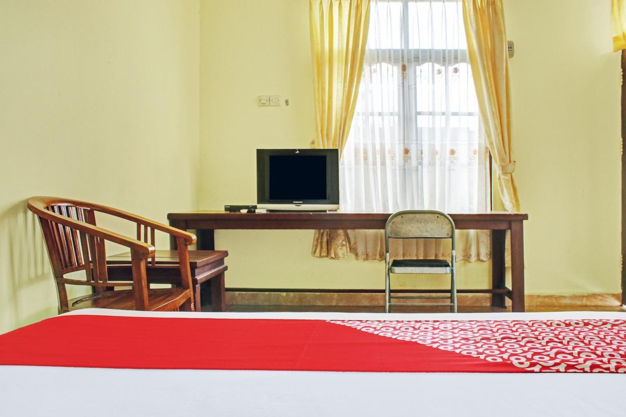 Oyo 90423 Hotel Aman Palangkaraya Bagian luar foto