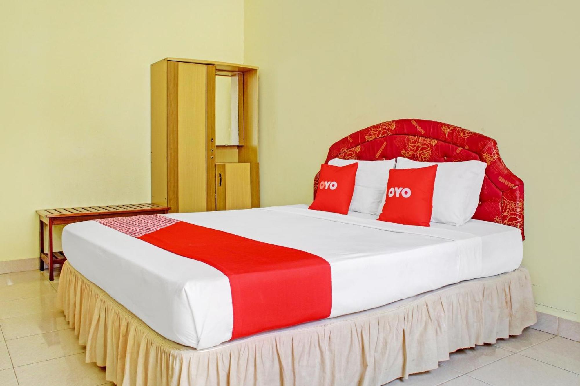 Oyo 90423 Hotel Aman Palangkaraya Bagian luar foto