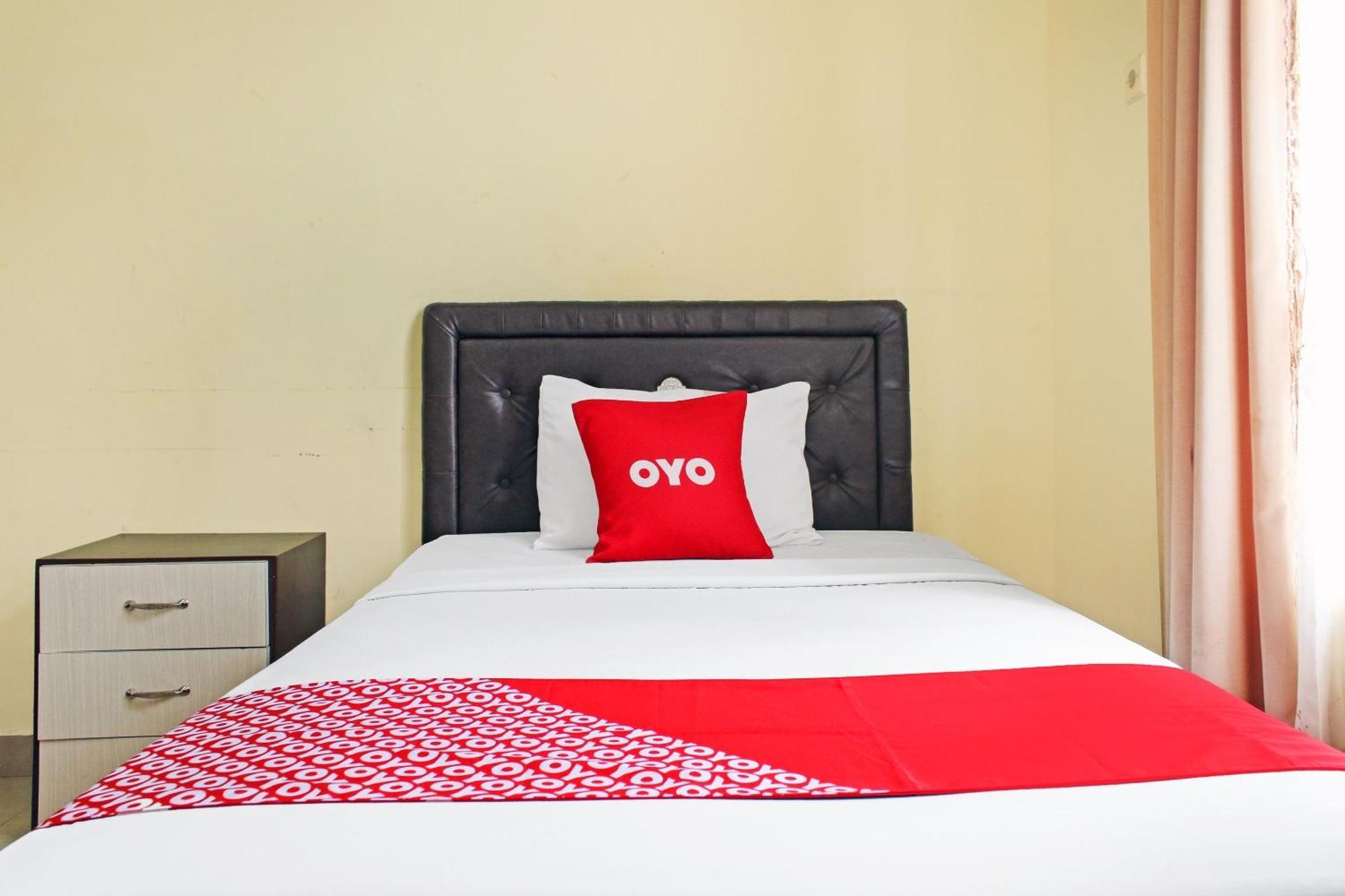Oyo 90423 Hotel Aman Palangkaraya Bagian luar foto