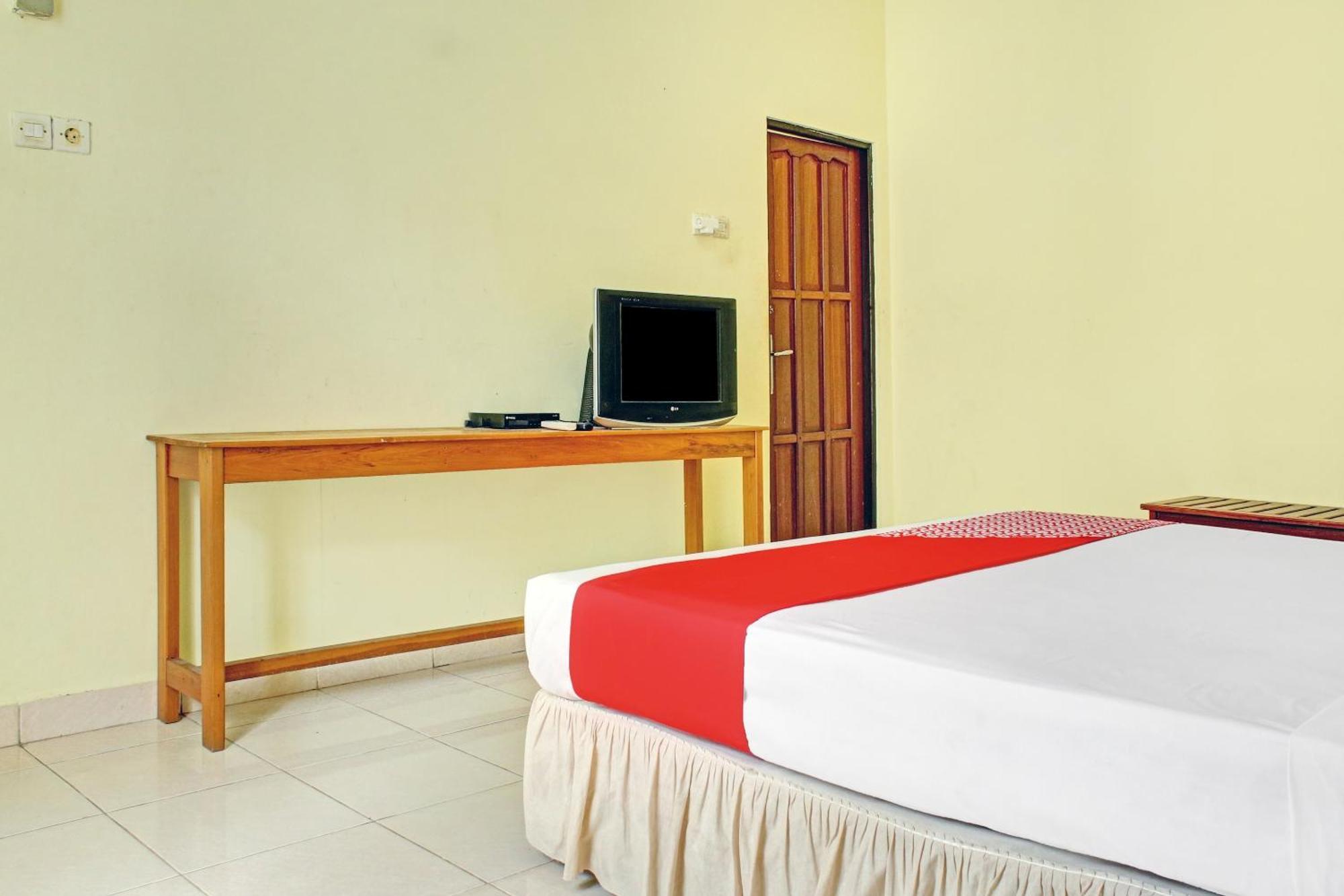 Oyo 90423 Hotel Aman Palangkaraya Bagian luar foto